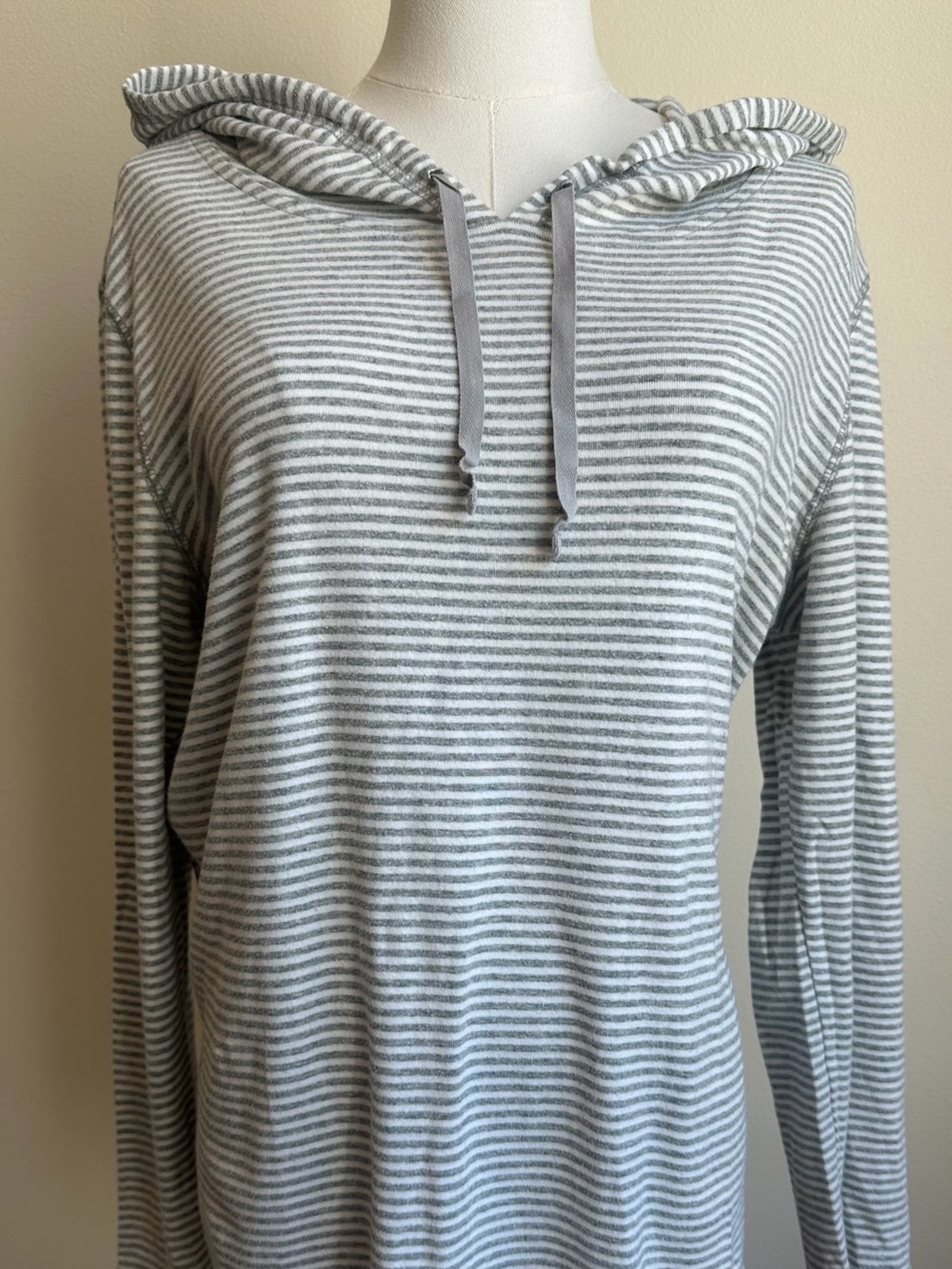 Eddie Bauer Outdoor Gray and White Striped Hoodie Shirt - 100% Cotton - SIZE XL